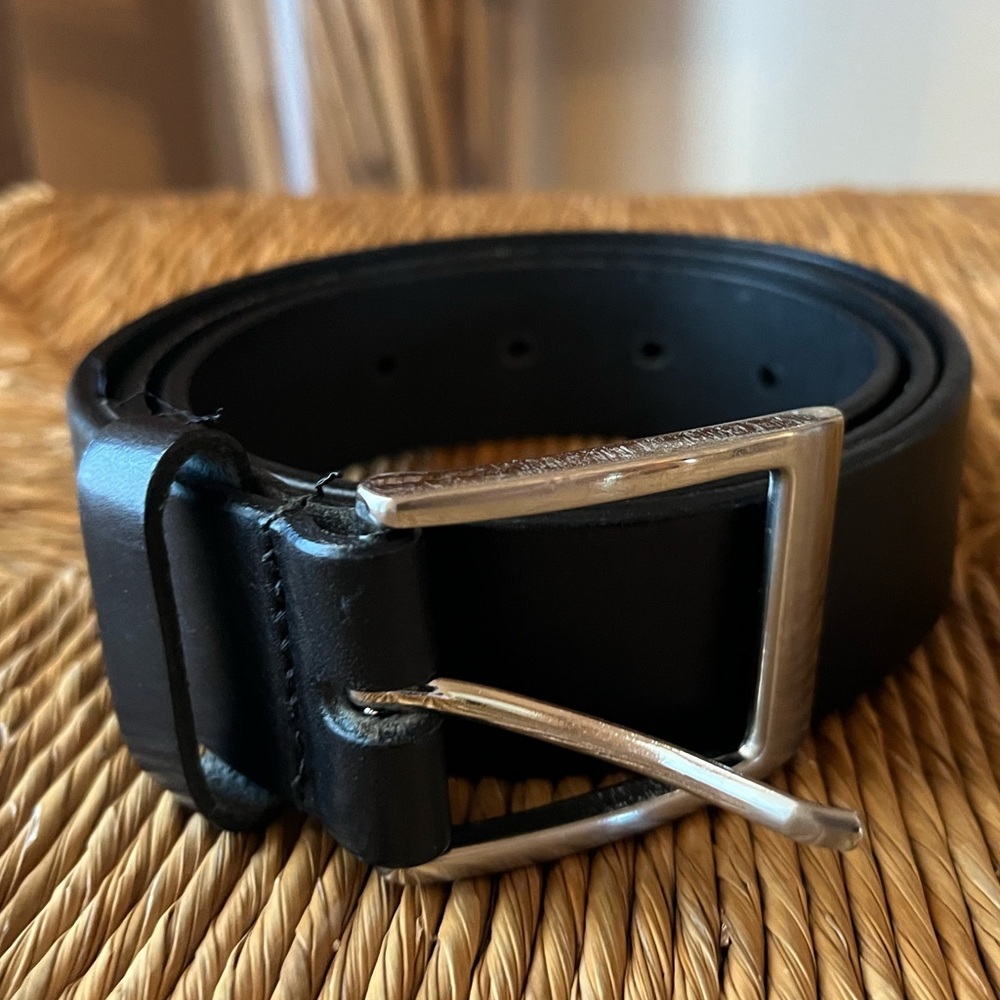 Danier Black Genuine Italian leather belt with silver toned buckle Size 34